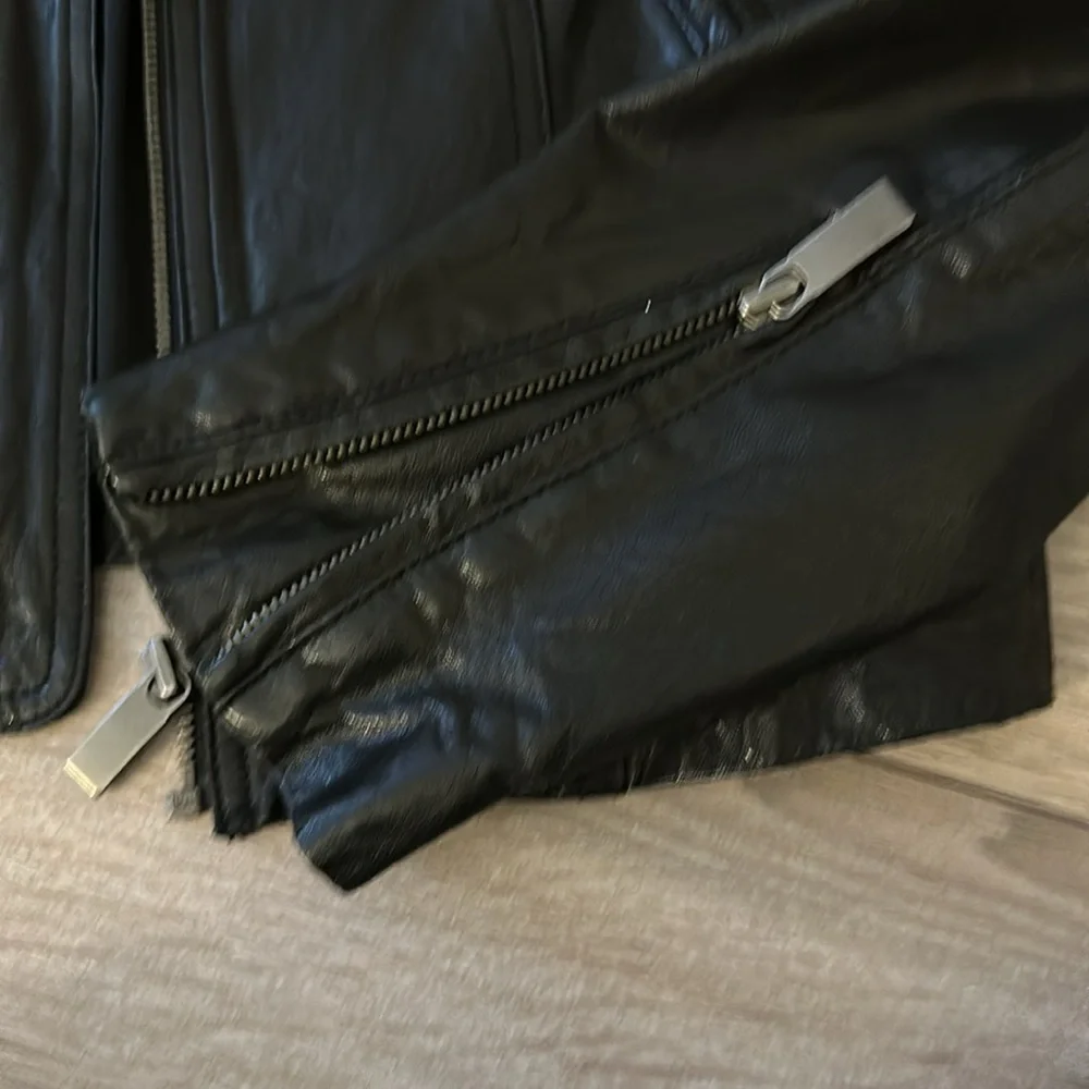 Leather jacket - Picture 2 of 4